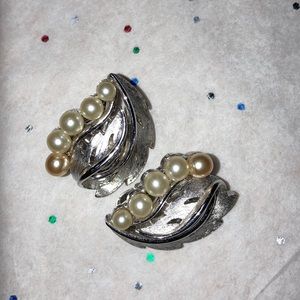Vintage Trifari Silver Tone & Pearl clip Earrings